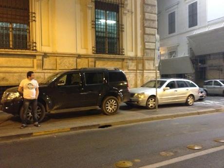 Ma voi siete contenti che Corso Vittorio Emanuele sia ridotto così ogni giorno? Non vi sentite anche voi umiliati?