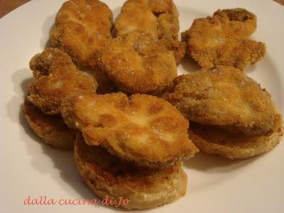 Crostini con cervella fritte