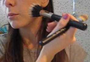 Oggi la Make up artist parla di : FONDOTINTA