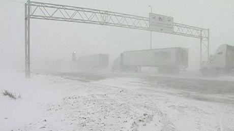 SENZA DI CIBO IN UZBEKISTAN A CAUSA DELLA NEVE ALTA