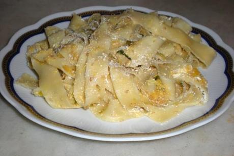 Pappardelle al forno con zucca, sesamo e ricotta salata