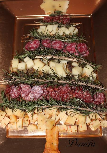 Buon anno!!!...con alberello di......formaggi e salumi
