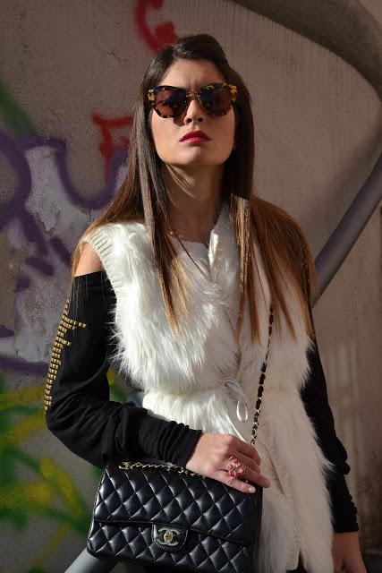 White fur and red lips