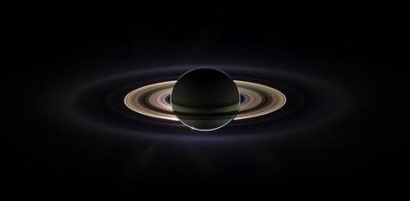Per le festività, uno spettacolare Saturno dalla sonda Cassini Saturno_Cassini_2006
