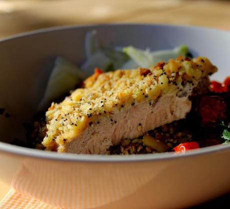 Crumble di tonno con pomodorini confit e cruditè di finocchio