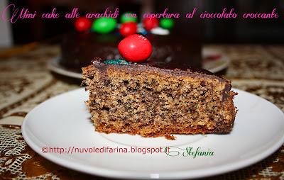 Mini cake alle arachidi con copertura al cioccolato croccante