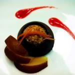 Mousse al fondente, burro salato di nocciole e pere Madernassa al Moscato (foto di Stefania Corrado) Mousse al fondente, burro salato di nocciole e pere Madernassa al Moscato (foto di Stefania Corrado)
