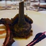 Costoletta d'agnello in crosta di nocciola e melanzana con carciofio Costoletta d'agnello in crosta di nocciola e melanzana con carciofio