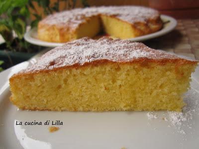 Torte: Torta soffice con siringate di cioccolato bianco