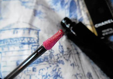 Chanel Extrait de Gloss in 61 Fatale.