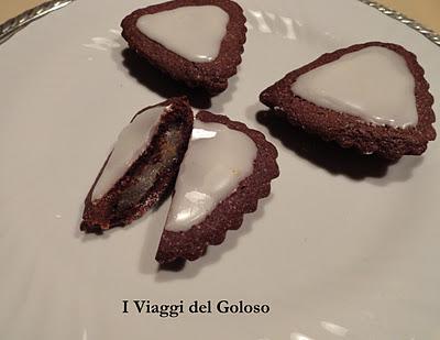 DOLCI PER LA BEFANA ... PASTICCINI AL CACAO FARCITI CON PERE ...