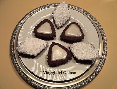 DOLCI PER LA BEFANA ... PASTICCINI AL CACAO FARCITI CON PERE ...