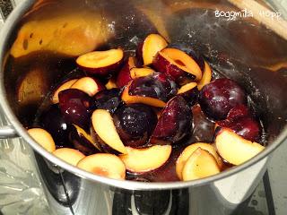 Sweet - and - sour plums / Prugne in agrodolce