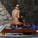 Jessica Alba in spiaggia a Cabo San Lucas09