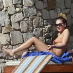 Jessica Alba in spiaggia a Cabo San Lucas04