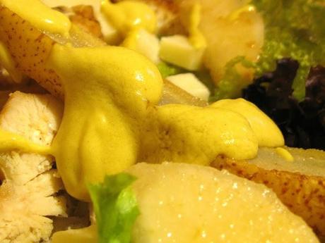 DUEZEROUNODUE, DUEZEROUNOTRE - INSALATA DI POLLO CON PERE ARROSTO, ASIAGO E VINAIGRETTE ALLA SENAPE