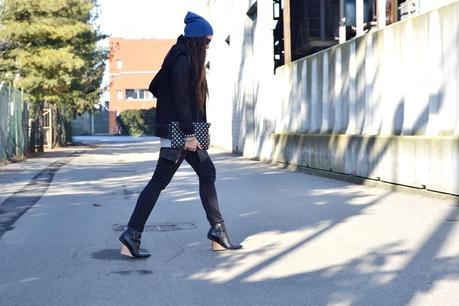 Blue sunglasses,blue beanies