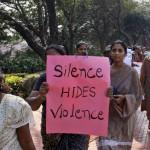 Ragazza violentata e uccisa in India: 5 uomini rischiano pena di morte