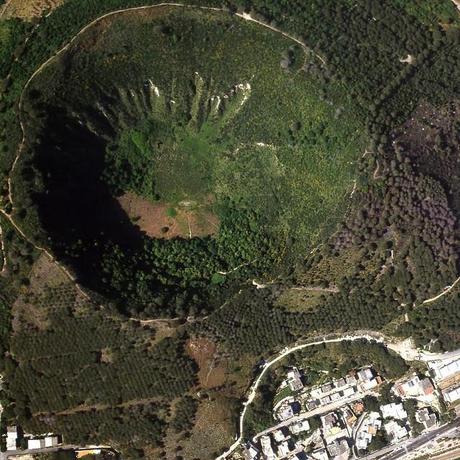 SOLLEVAMENTO DEL TERRENO A NAPOLI