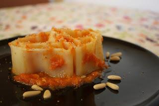 Cuori alla zucca e pinoli con granetta di nocciole al profumo di violetta