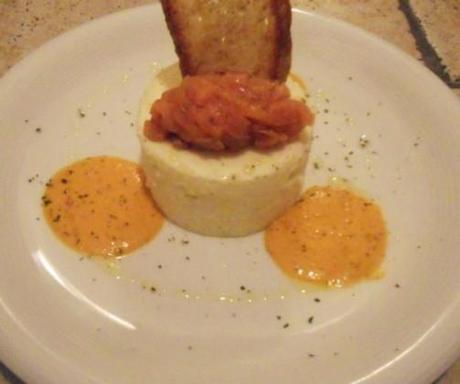 Bavarese di patate, salmone affumicato e salsa dolce di peperone