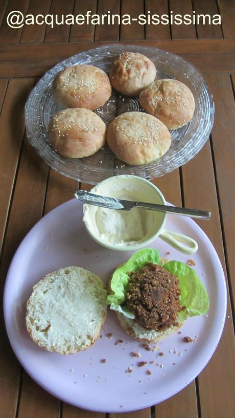 hamburger di tofu alle erbe con maionese di tofu