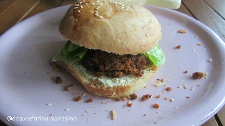 hamburger di tofu alle erbe con maionese di tofu