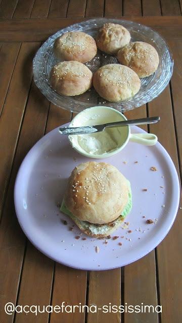 hamburger di tofu alle erbe con maionese di tofu