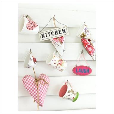 Appuntamento al cottage: bianco, lettere, pois, cuori e bunting nel Lincolnshire...