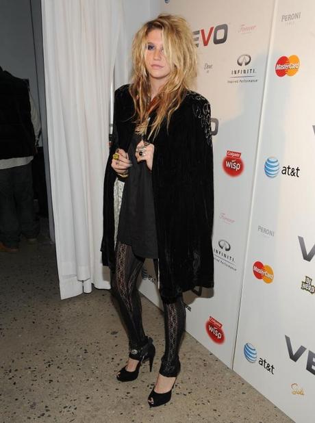 BAD GIRL LOOK: KESHA