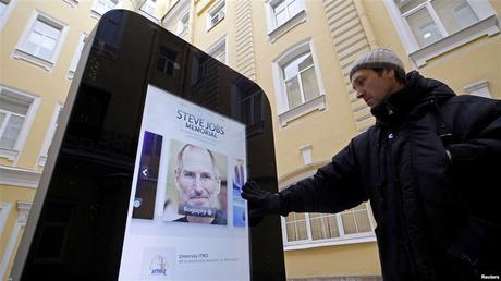 In Russia dedicano un monumento interattivo a Steve Jobs