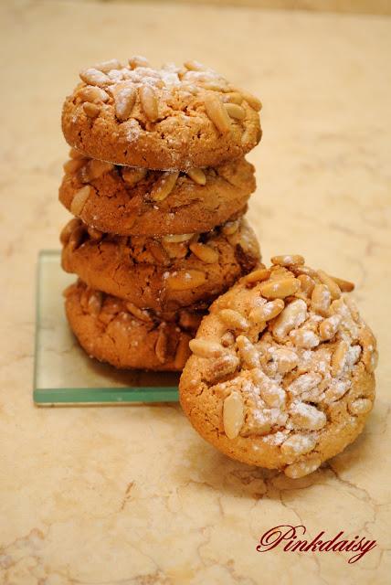 Biscotti con pinoli e mandorle