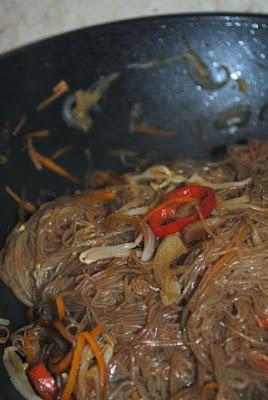 Spaghetti di soia alle verdure