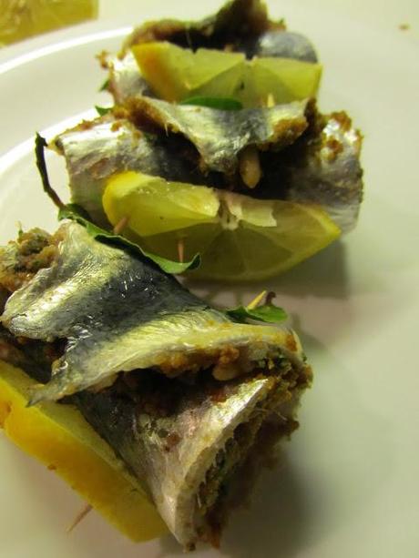 Sarde alla Beccafico su Zucca e Cipolle di Tropea Caramellate .