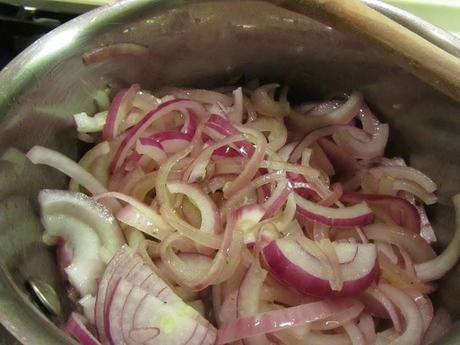 Sarde alla Beccafico su Zucca e Cipolle di Tropea Caramellate .