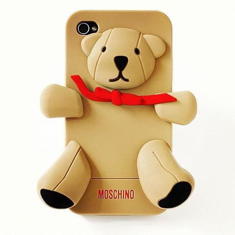 La nuova cover di Moschino per Iphone