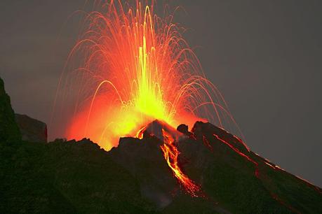 Stromboli: spettacolare eruzione 