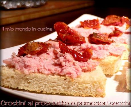 CROSTINI CON CREMA DI PROSCIUTTO COTTO E POMODORI SECCHI