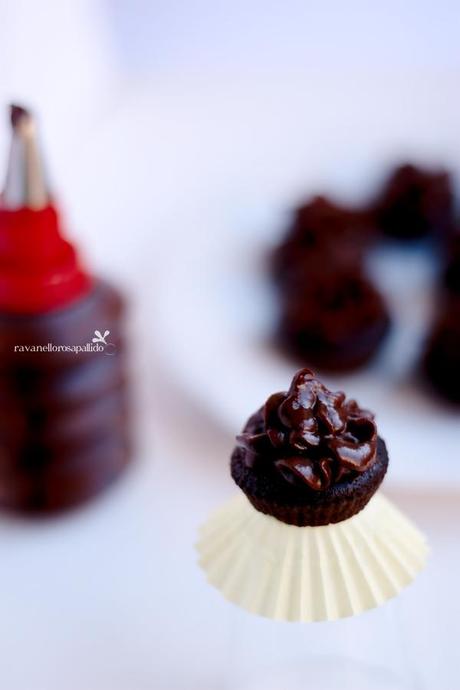 2013 Propositi - Mini cupcakes al cioccolato - never too late to make resolutions