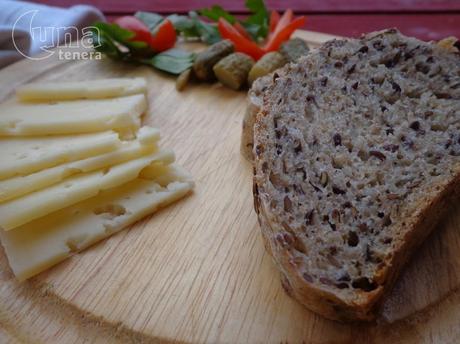 Pane Integrale con Erba Cipollina e Semi di Lino