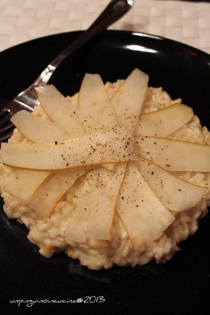 Risotto cacio e pepe con carpaccio di pera