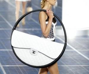 Chanel bag: elogio all’Hula Hoop e ai Lego