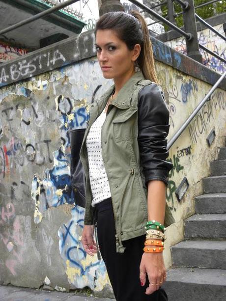 Casual look with parka and sneakers
