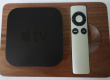 BLOC: Un elegante accessorio per Apple Tv in Noce