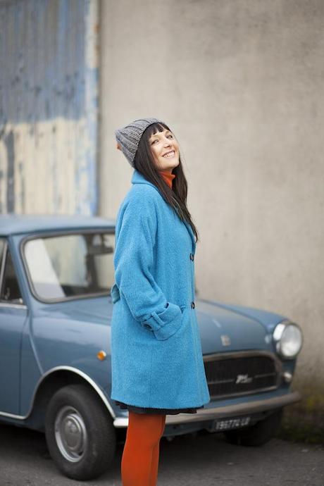 A blue and orange outfit before the rain