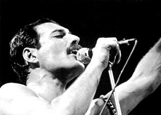 Perchè Freddie Mercury vivrà meritatamente in eterno e sarà sempre un'icona