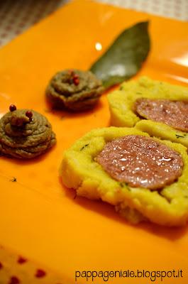 Cotechino in pasta di canederlo con mousse di lenticchie. (Riciclo mon amour)