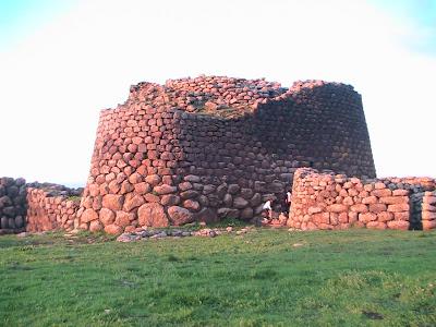 Etimologia del vocabolo Nuraghe