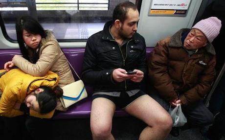 senza-pantaloni-no-pants-subway-ride-2013-04-terapixel.jpg