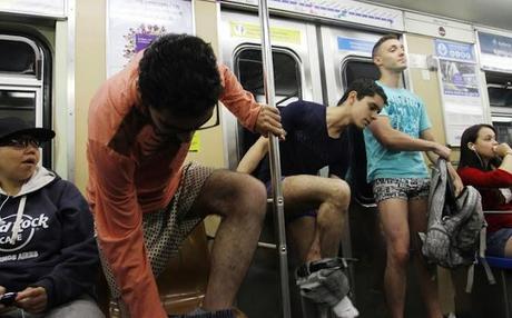 senza-pantaloni-no-pants-subway-ride-2013-07-terapixel.jpg